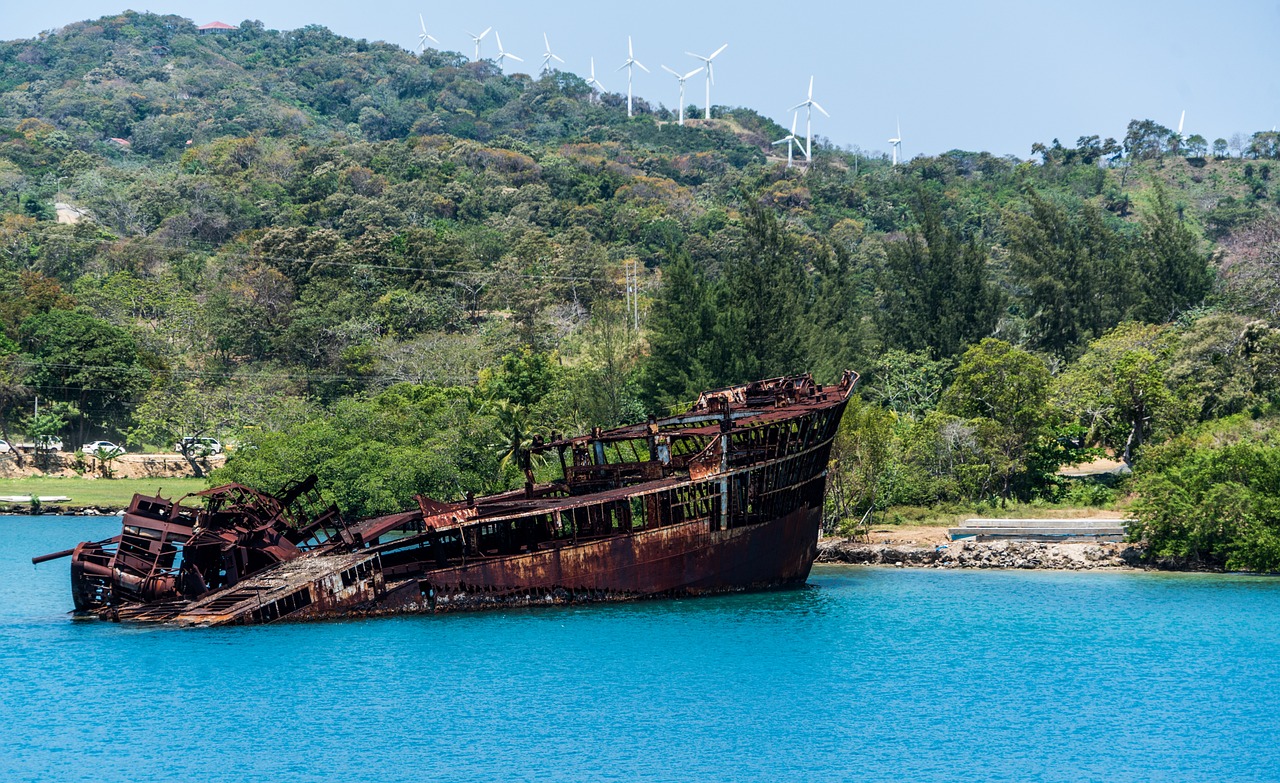 ship wreck, mahogany bay, roatan